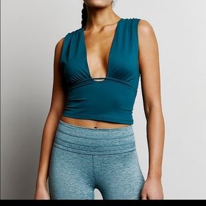 🦋Free People movement deep V crop top